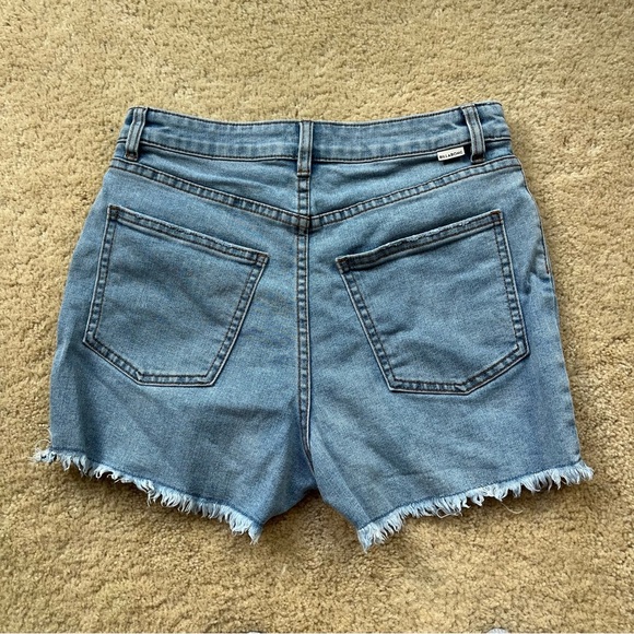 ✨Billabong High Rise Cutoff Blue Jean Shorts - Size 27 - EUC - Stretch - Picture 2 of 8